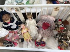 A quantity of collectors dolls and cuddly toy bears