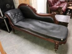 An Edwardian mahogany chaise longue
