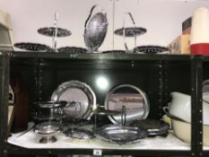 2 shelves of chrome plated metal ware including cake stands