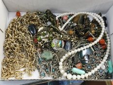 A mixed lot of vintage necklaces etc.