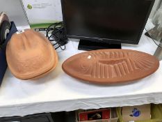 2 terracotta cooking pots