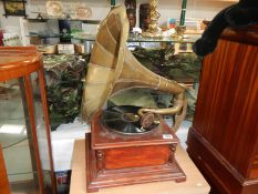 A wind up horn gramophone with brass horn (missing winding handle)
