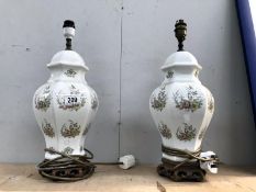 A pair of floral urn shaped table lamps 1 A/F