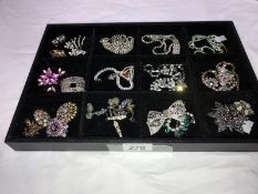 A tray of costume jewellery