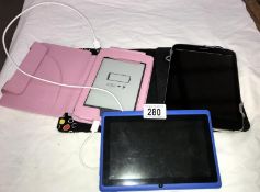 A Kindle and 2 electronic notebooks (only 1 lead USB)