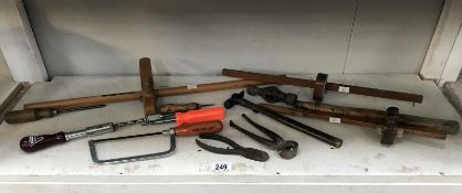 A quantity of woodworking tools including 3 gauges