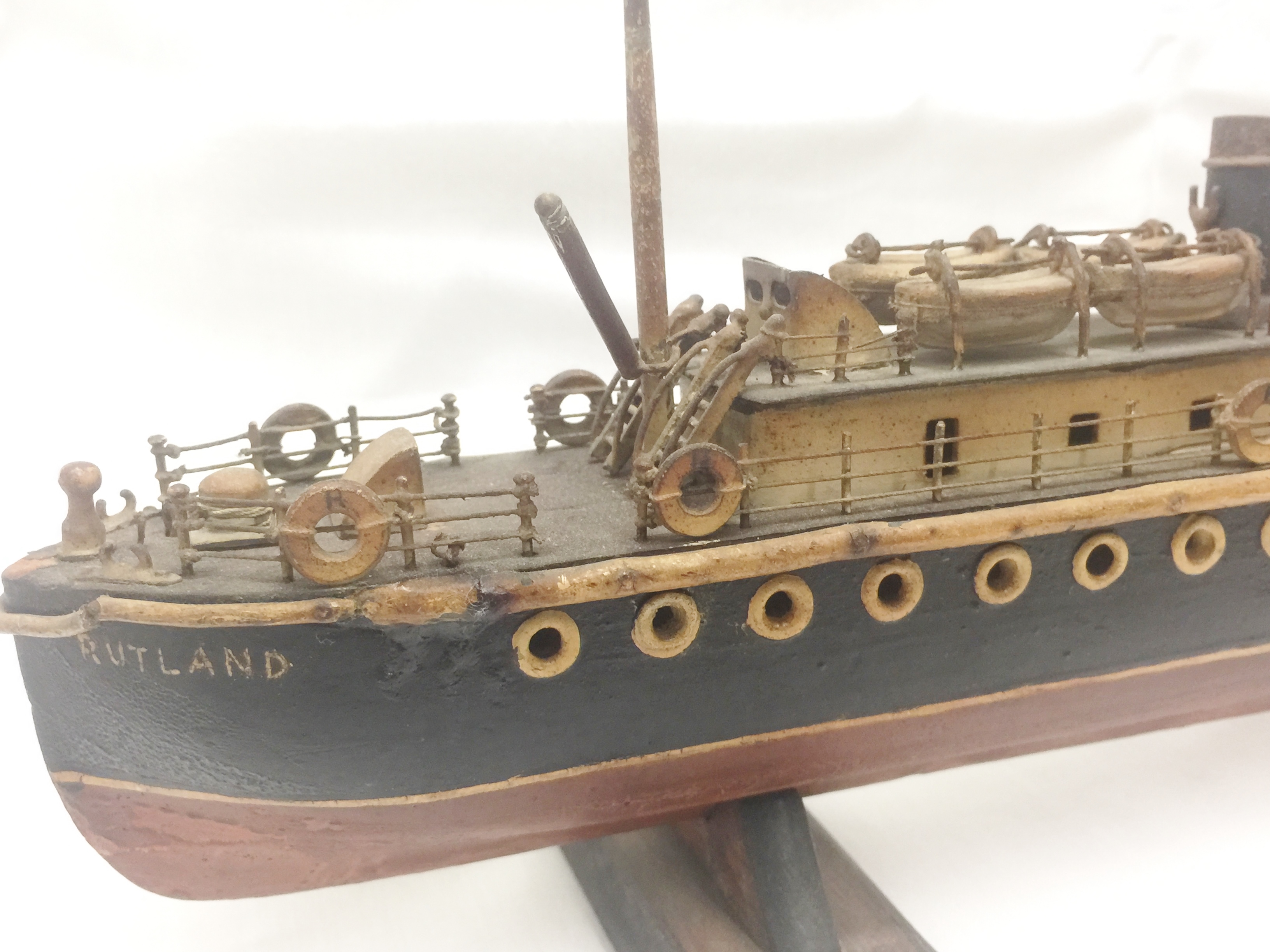 An early 20th century model pleasure cruiser/liner. - Image 3 of 6