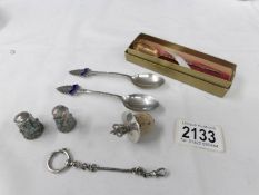 2 silver tea spoons, a silver topped bottle cork, a 1953 Coronation anointing spoon, 2 thimbles etc.