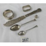 6 silver items - Victorian ornate knife, 2 spoons, 2 napkin rings and a thimble.