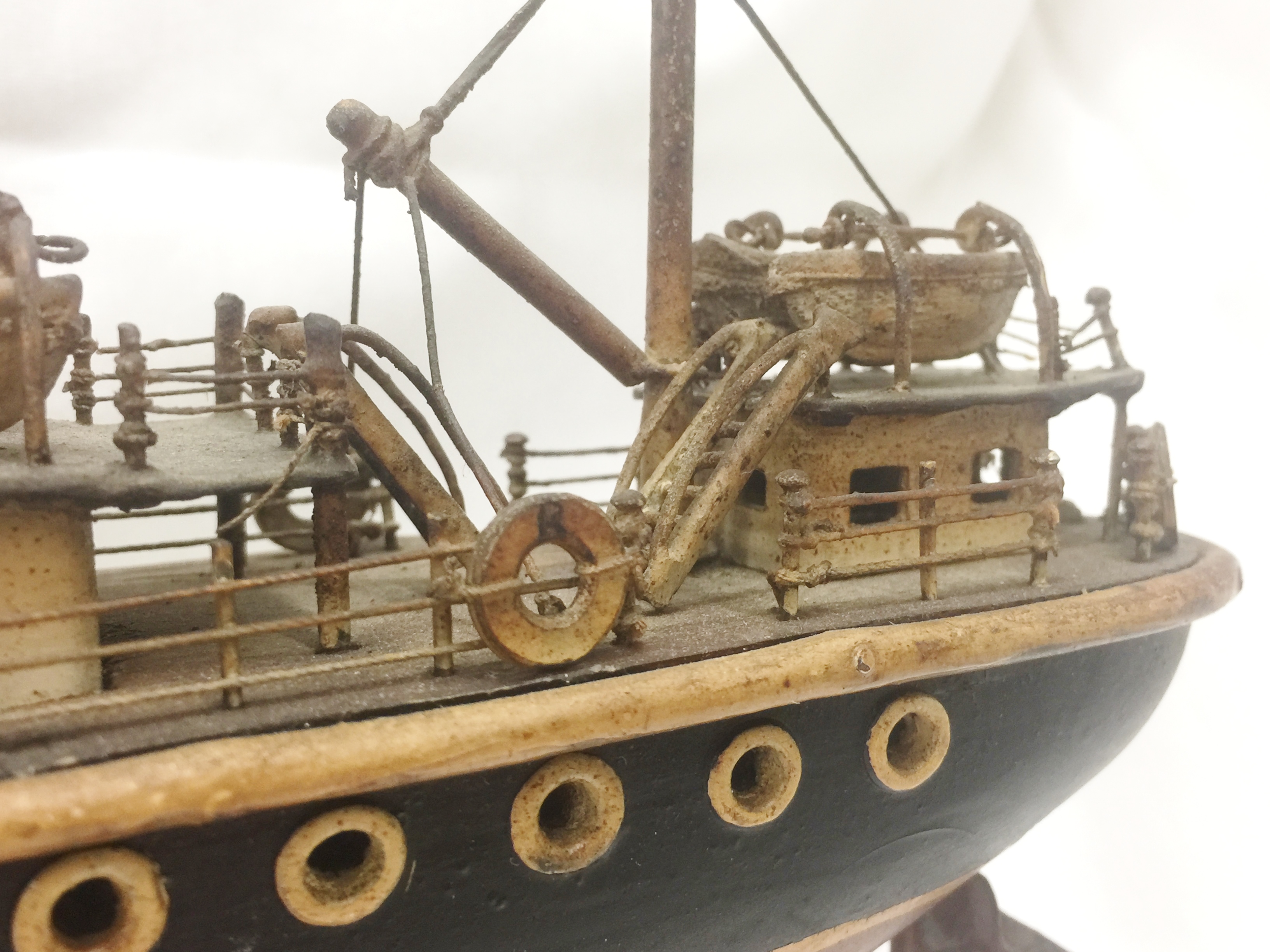 An early 20th century model pleasure cruiser/liner. - Image 2 of 6
