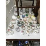 A large quantity of trinket boxes