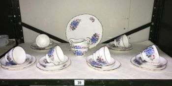A 6 piece setting Royal Vale tea set - 6 cups, saucers, sides, cake,