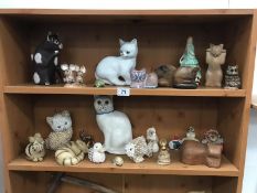 A mixed lot of animal figures etc.