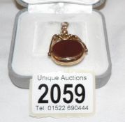 A Victorian rose gold spinning fob with a blood stone and cornelian stone, total weight 7.6 grams.