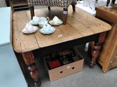 A Victorian pine scrub top kitchen table (missing drawers)