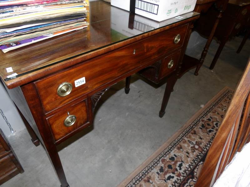 A mahogany dressing table. - Image 2 of 2