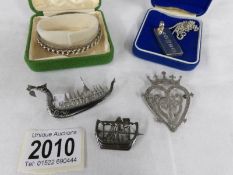 5 items of silver including 1977 silver jubilee pendant on chain,