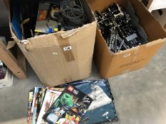 2 large boxes of loose technic Lego including Star Wars (completeness unknown)