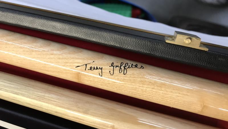 A cased Terry Griffiths Riley snooker cue - Image 2 of 2