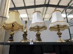 4 table lamps (1 without shade)