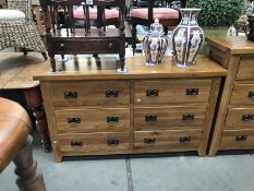 An oak 6 drawer chest