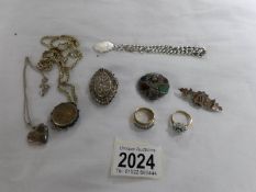 A mixed lot of jewellery including silver brooches.