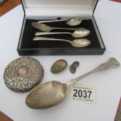 A mixed lot of silver flatware etc.