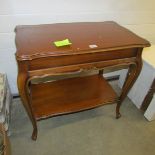 A mahogany occasional table (top loose).