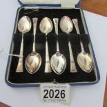 A cased set of 6 silver tea spoons.