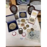 A mixed lot of coins, medallions etc.