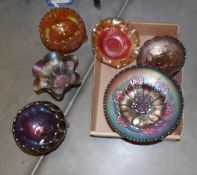 A mixed lot of carnival glass bowls.