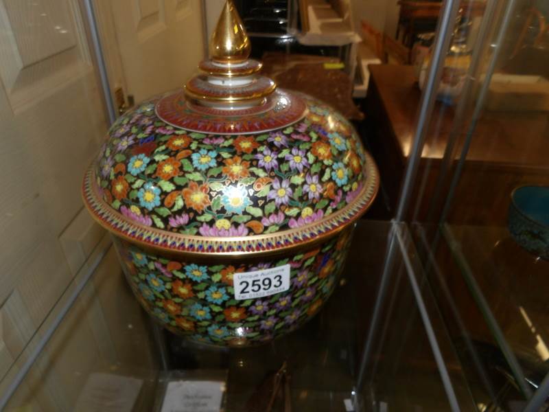 A good quality Chinese lidded bowl.