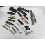 A mixed lot of pen knives, razors etc., (approximately 20).