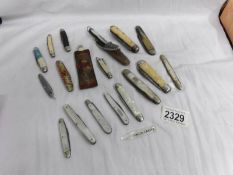 Approximately 18 vintage pen knives.