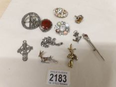 A small collection of vintage brooches.