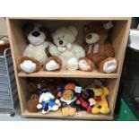 A quantity of cuddly toys/teddies