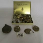A mixed lot of military buttons, badges etc.