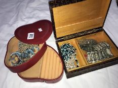 2 jewellery boxes and mixed costume jewellery.