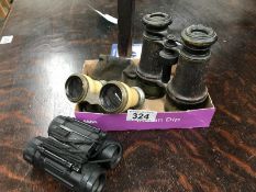 A quantity of binoculars