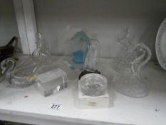 A quantity of glass and crystal animals and items