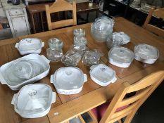 A quantity of glass teaware, bowls, Pyrex etc.