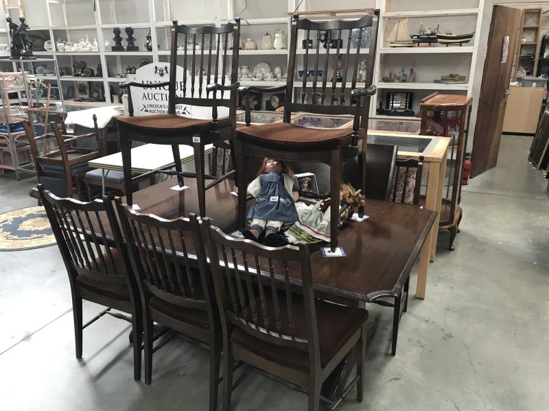 A mahogany dining table and 6 chairs