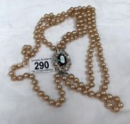A 3 stand faux pearl necklace