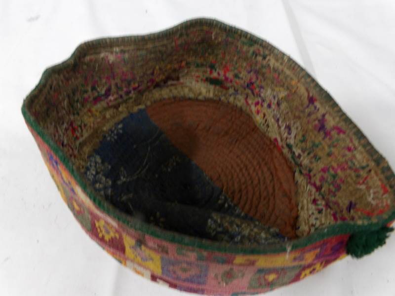 An antique smoking cap. - Image 3 of 3