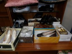 A quantity of vintage and other ladies and gents shoes.