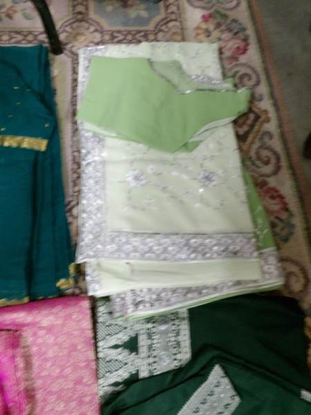 4 Indian sari's in complete with tops in various colours. - Image 3 of 5