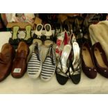 9 pairs of assorted shoes.