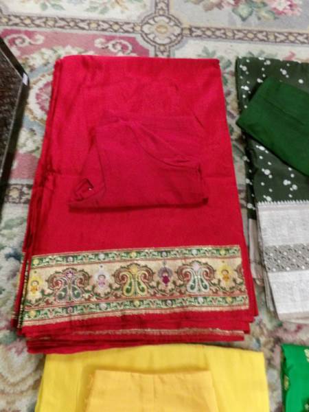 4 Indian sari's complete with tops in various colours. - Image 4 of 5