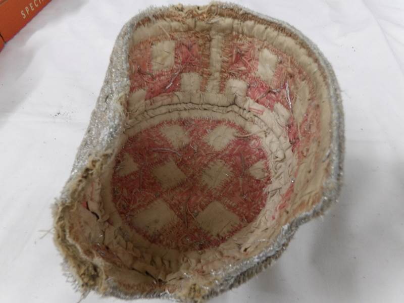 An antique smoking cap. - Image 4 of 4