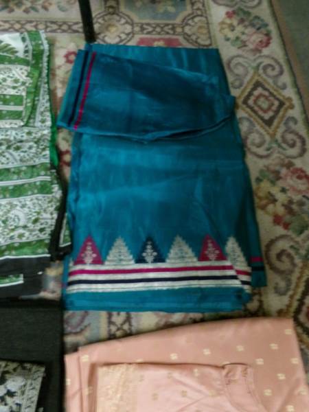 4 Indian sari's complete with tops in various colours. - Image 4 of 5